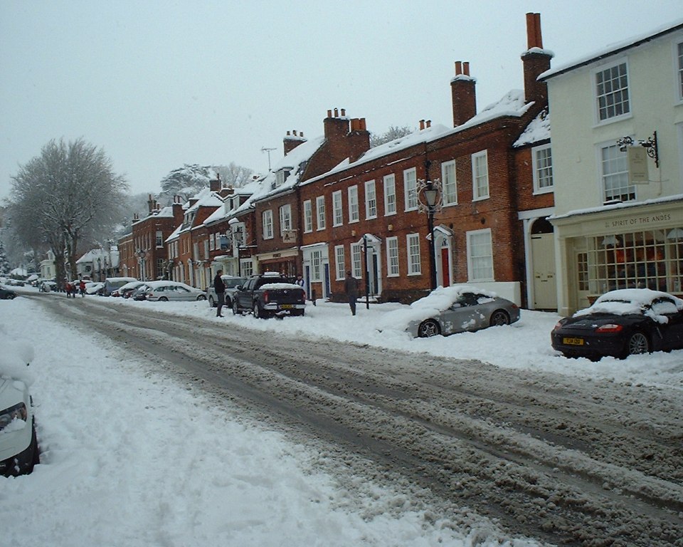 Snow in Farnham Castle Street