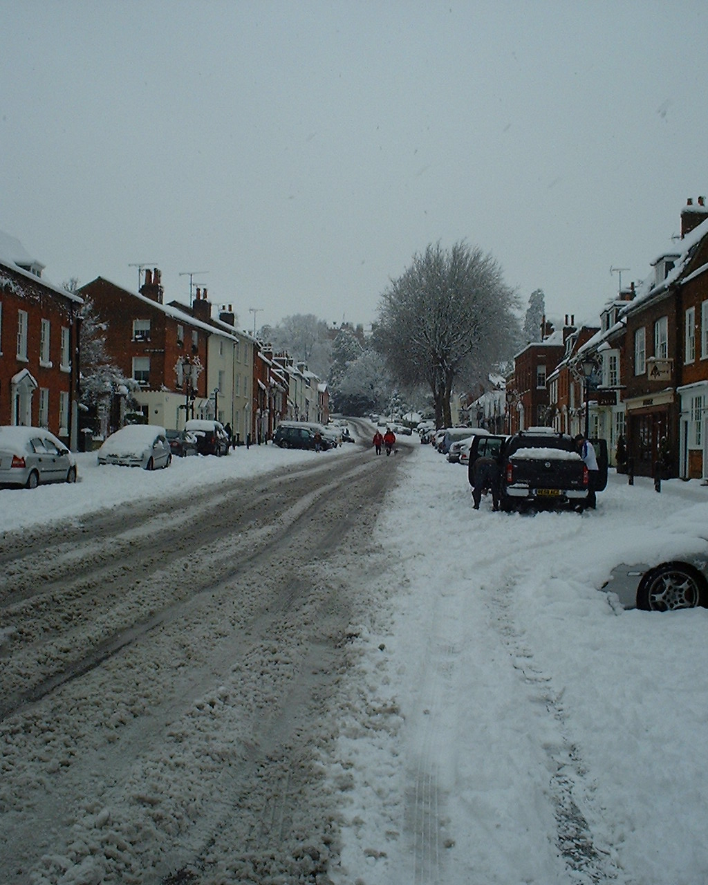 Snow in Farnham Castle Street