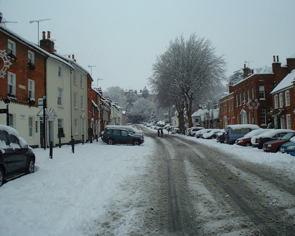 Snow in Farnham Castle Street